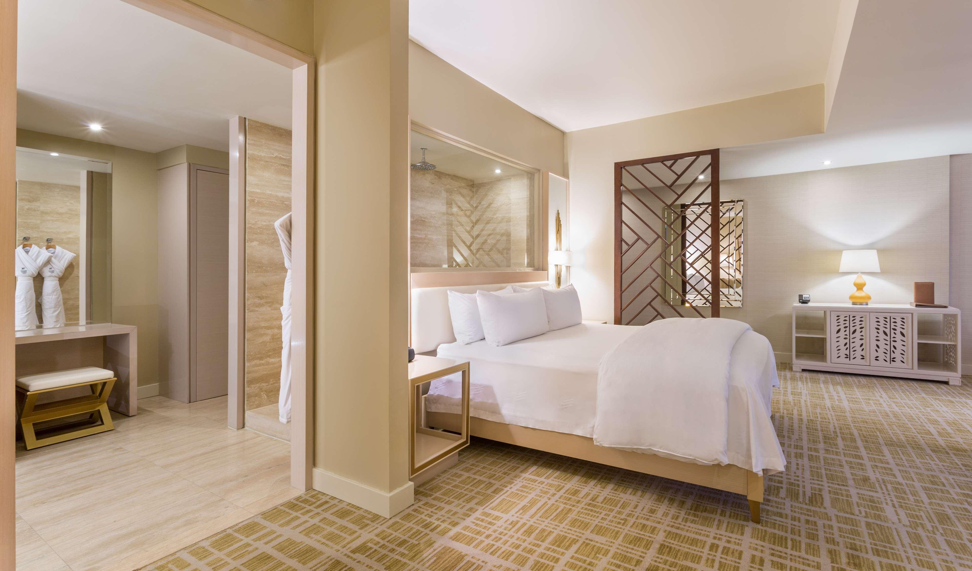 Waldorf Astoria Hotel 5*